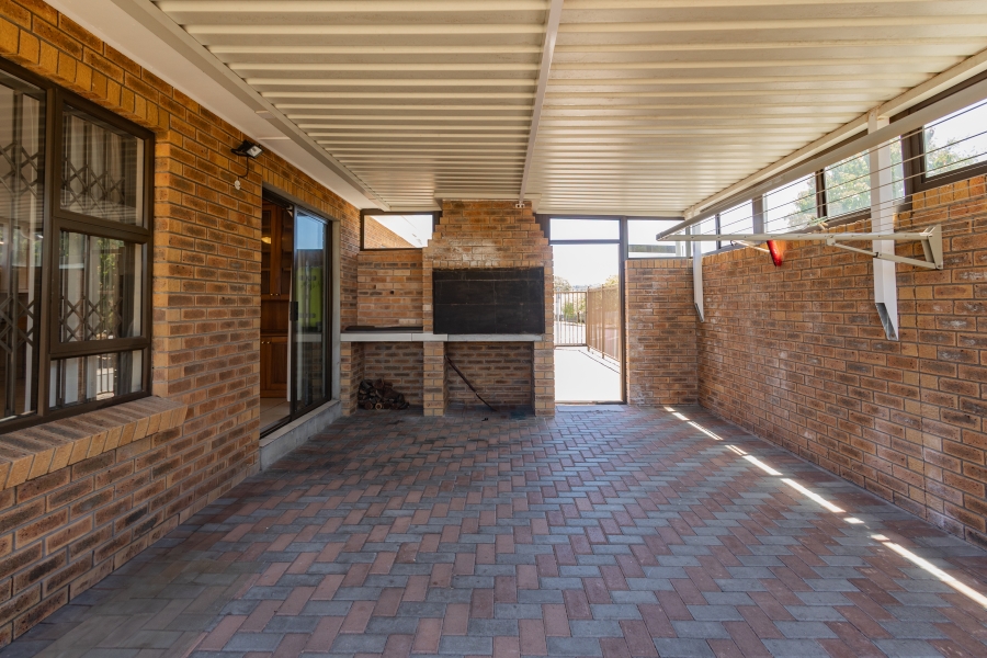 3 Bedroom Property for Sale in Tara Western Cape